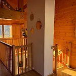 Familial Avec Piscine Au Centre De *