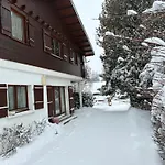 Familial Avec Piscine Au Centre De Alpstuga