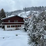 Alpstuga Familial Avec Piscine Au Centre De