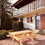 Familial Avec Piscine Au Centre De Horská chata