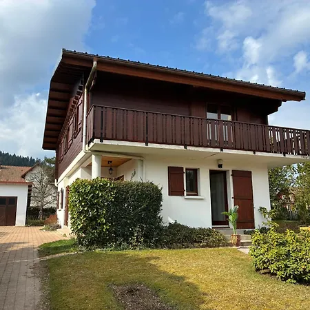 Chalet Familial Avec Piscine Au Centre De