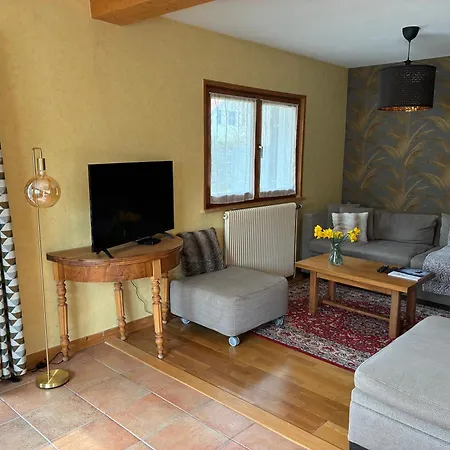 Familial Avec Piscine Au Centre De