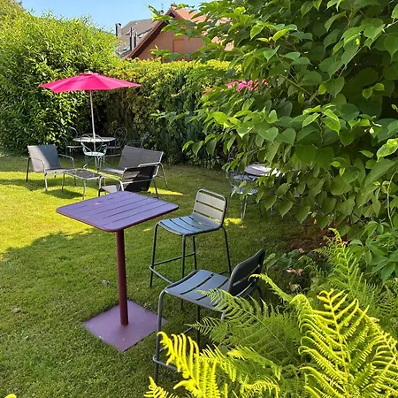 Chalet Familial Avec Piscine Au Centre De *