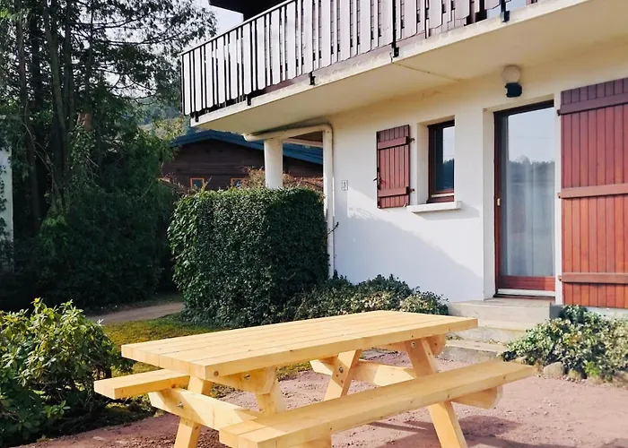 Familial Avec Piscine Au Centre De Chalet *