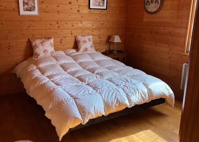 Familial Avec Piscine Au Centre De *