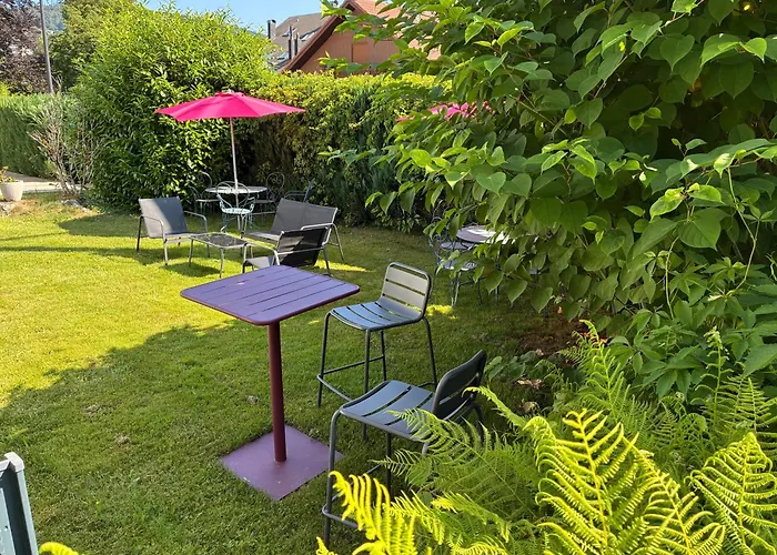 Chalet Familial Avec Piscine Au Centre De *