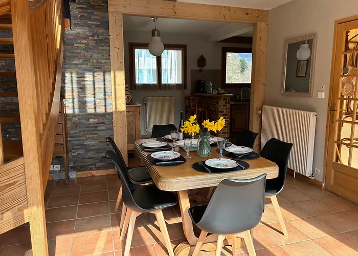 Chalet Familial Avec Piscine Au Centre De *