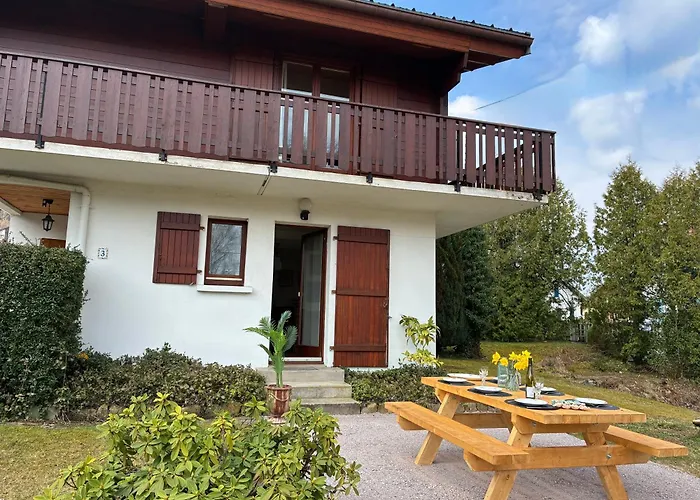 Chalet Familial Avec Piscine Au Centre De *