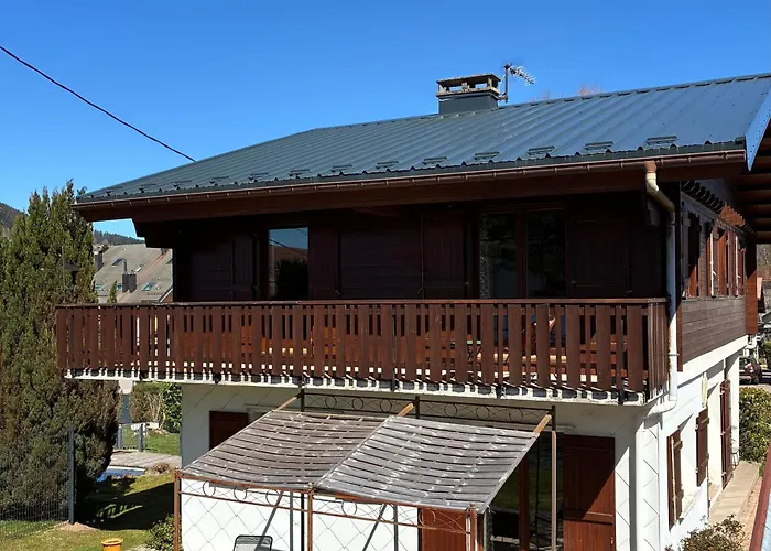 Familial Avec Piscine Au Centre De Chalet